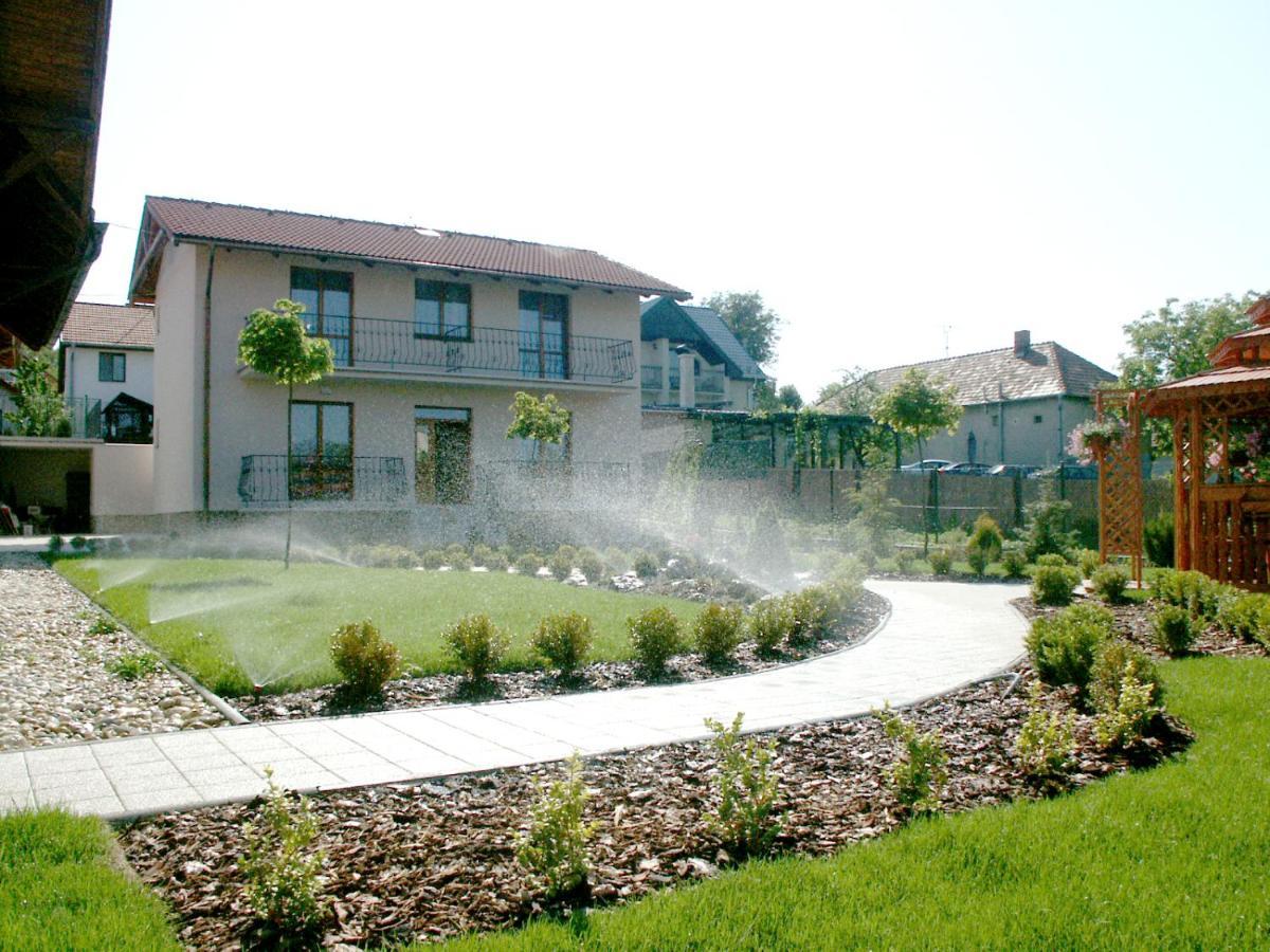 Penzion Karen Hotel Podhajska Exterior photo